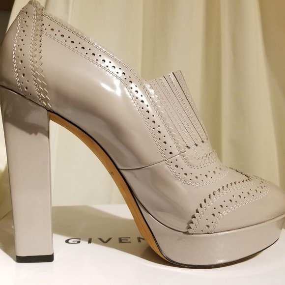 New, Authentic GIVENCHY leather Dove grey - Picture 4 of 10